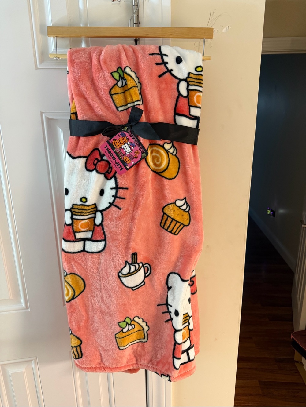 2025 Hello Kitty Fall Throw Blanket with Lattes, Cupcakes & Pumpkin Pie